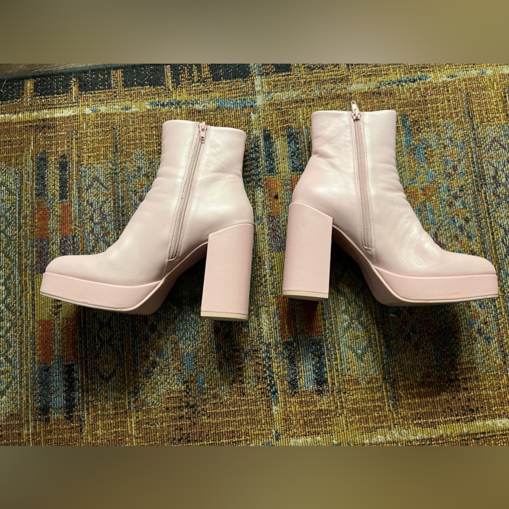 Steve Madden size 9 women’s platform light pink heels